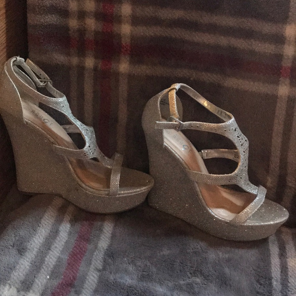Yes I am selling this shoes ♥️